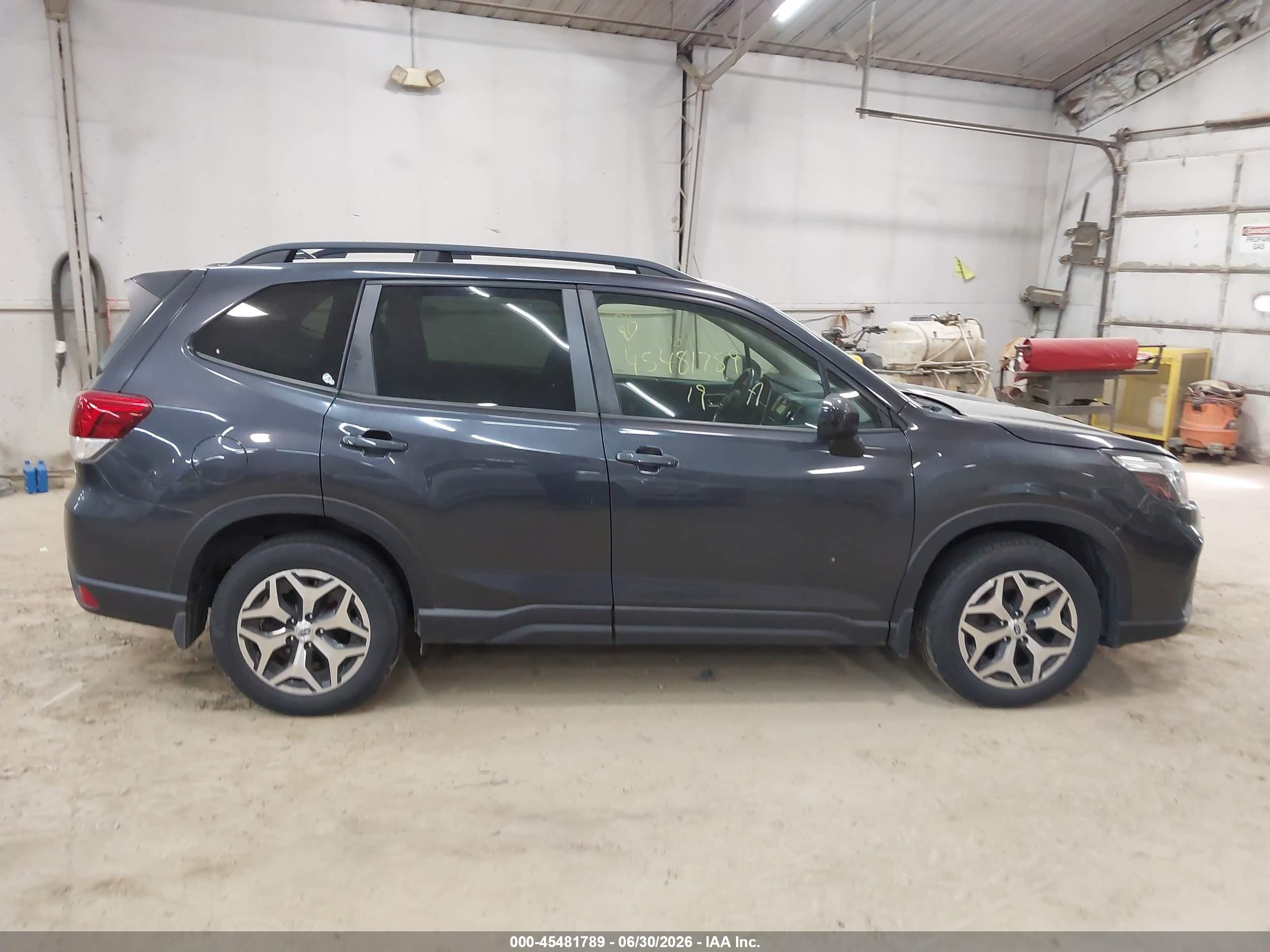 2019 Subaru Forester Premium Black vin: JF2SKAEC3KH411345