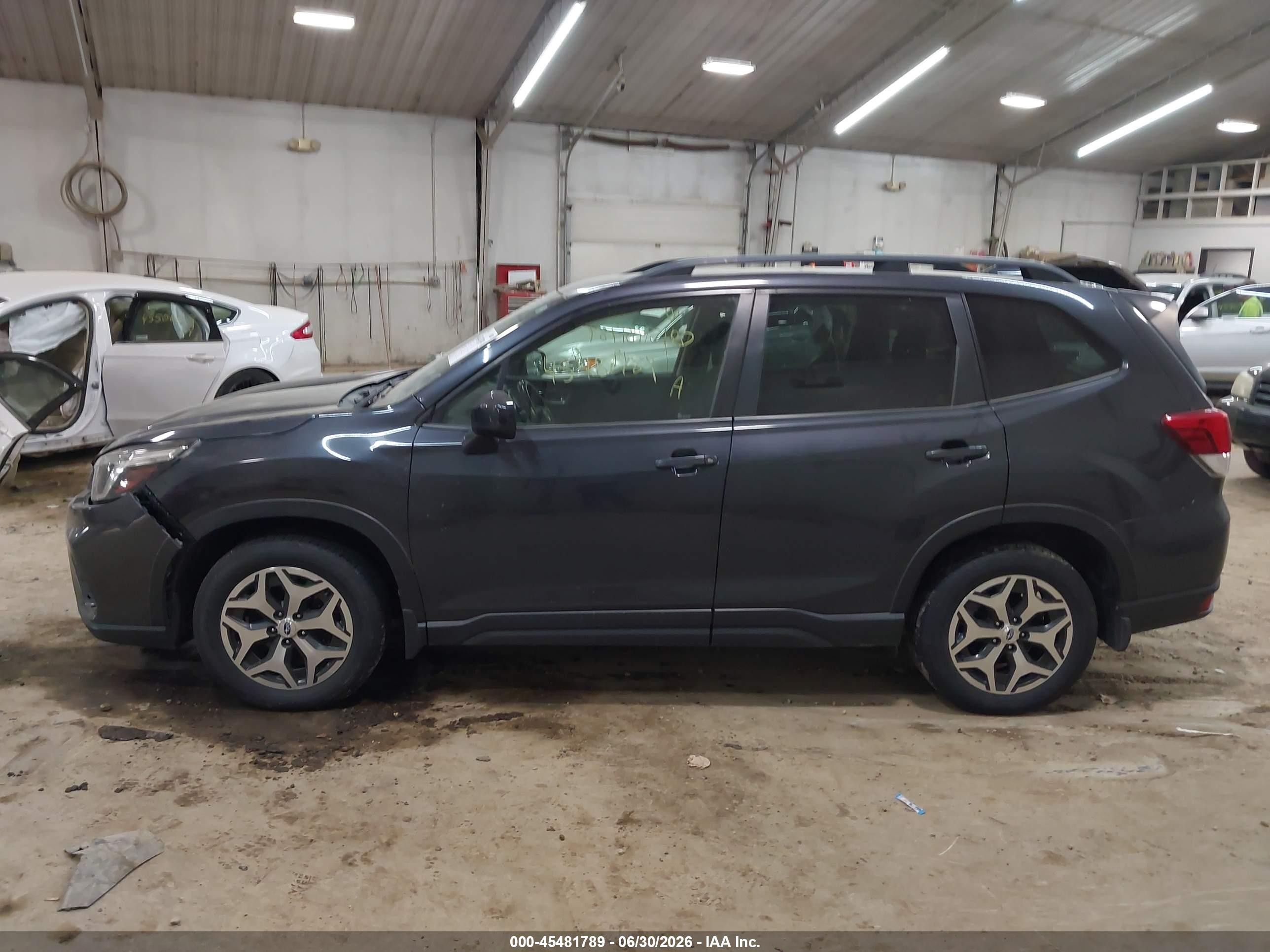 2019 Subaru Forester Premium Black vin: JF2SKAEC3KH411345