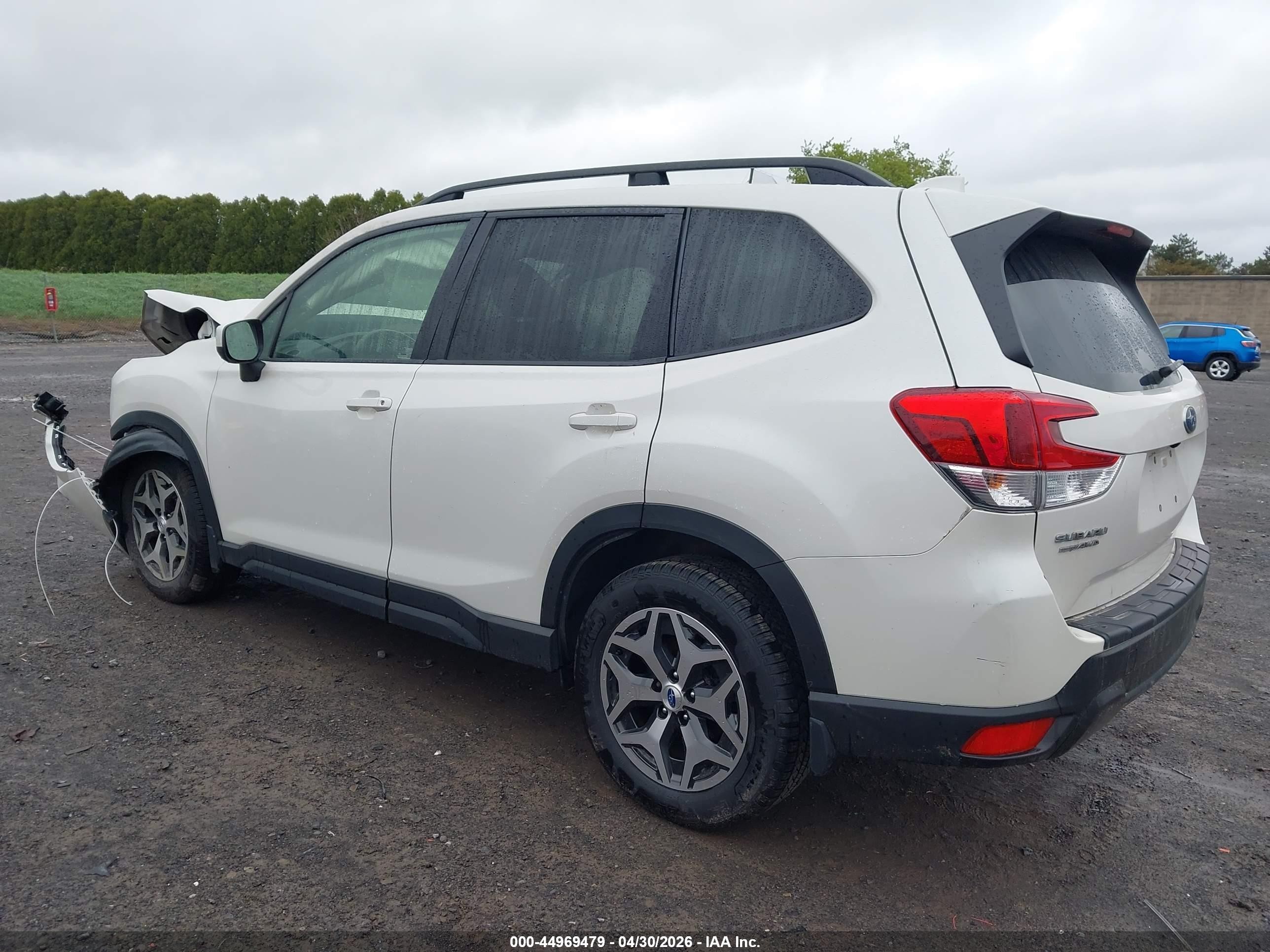 2019 Subaru Forester Premium White vin: JF2SKAEC3KH581866
