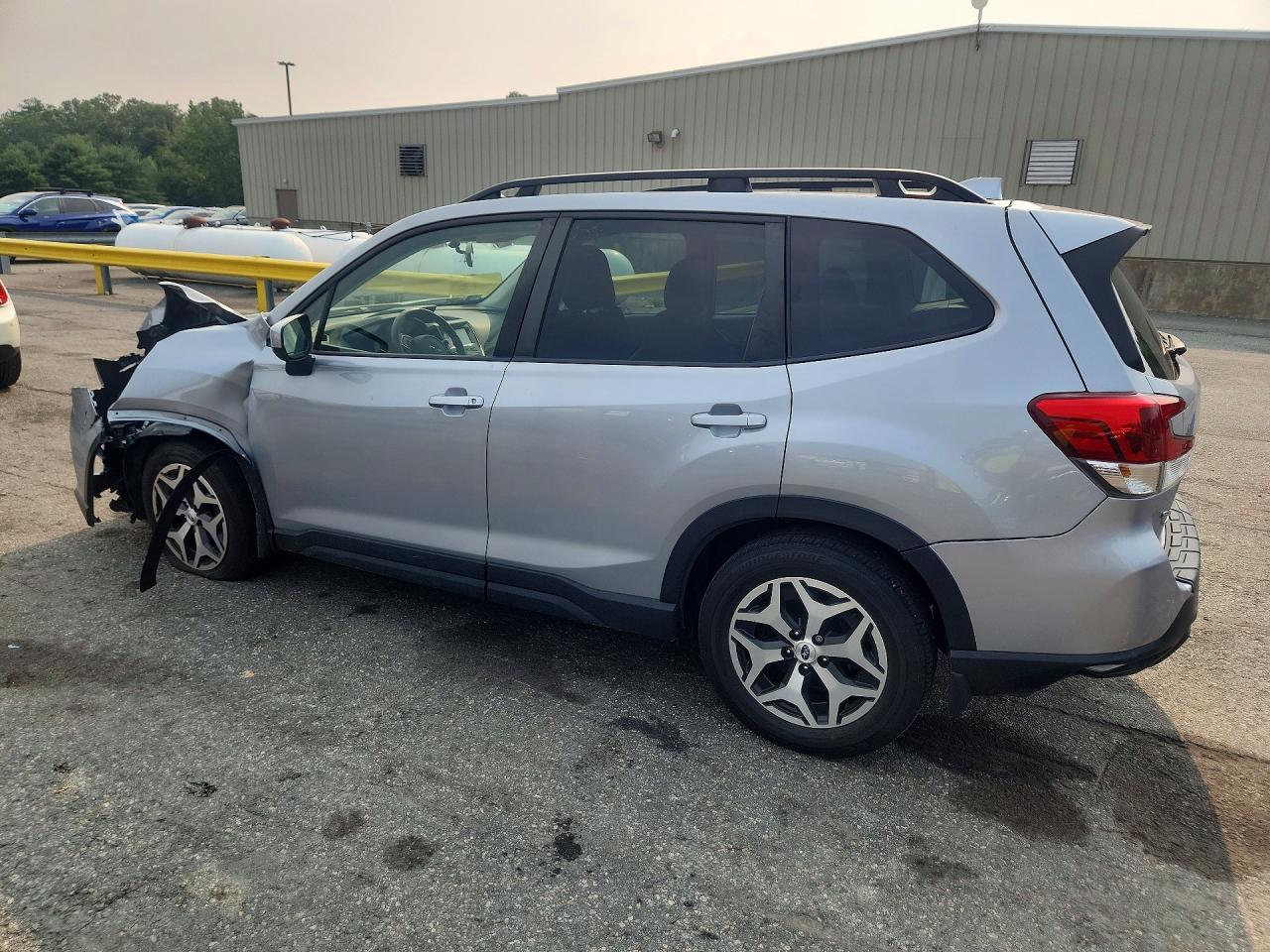 2023 Subaru Forester Premium Silver vin: JF2SKAEC4PH454762