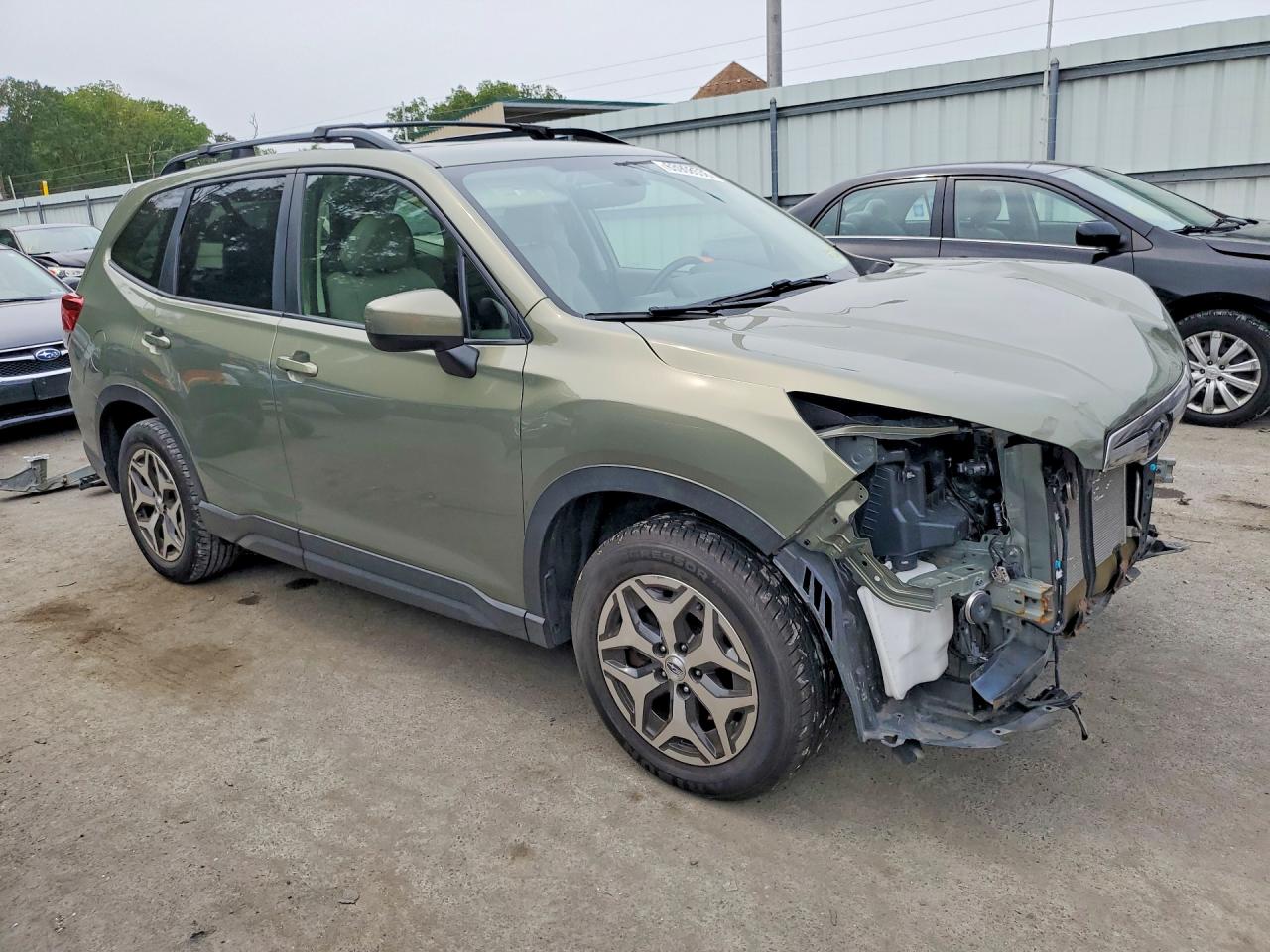 2019 Subaru Forester Premium Зеленый vin: JF2SKAEC6KH430052
