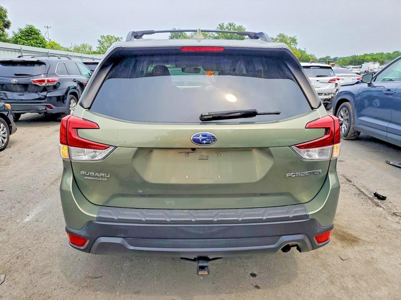 2019 Subaru Forester Premium Зеленый vin: JF2SKAEC6KH430052