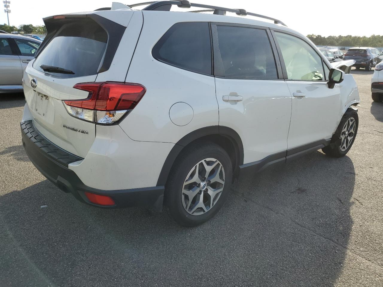 2021 Subaru Forester Premium White vin: JF2SKAFC3MH456920