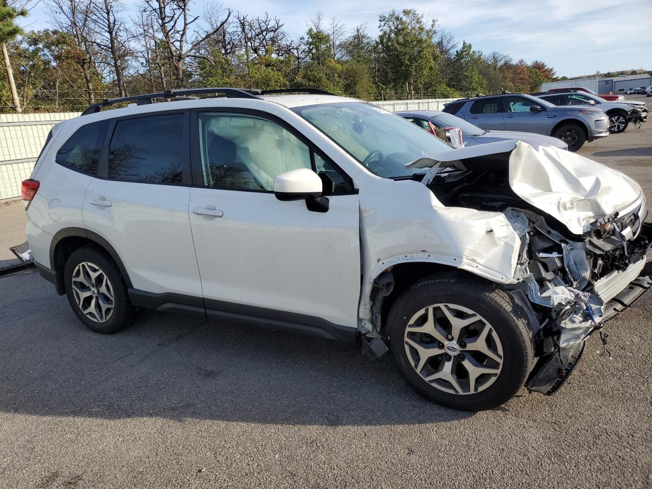 2021 Subaru Forester Premium White vin: JF2SKAFC3MH456920
