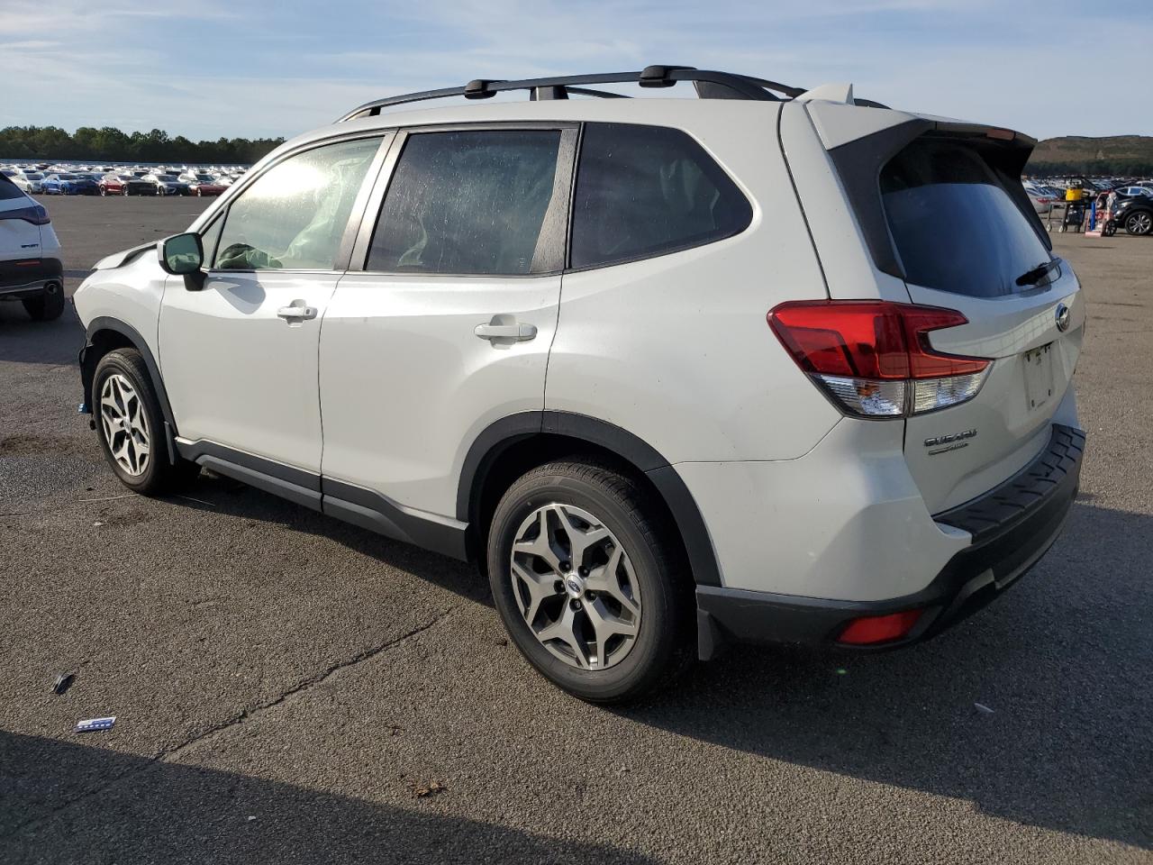 2021 Subaru Forester Premium White vin: JF2SKAFC3MH456920