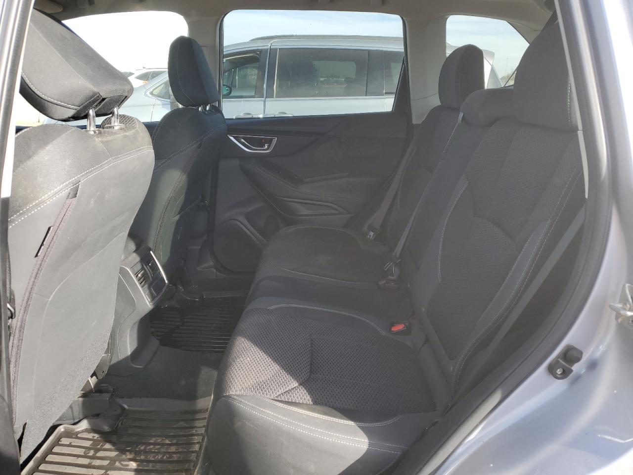 2021 Subaru Forester Premium Серебряный vin: JF2SKAFC5MH537935