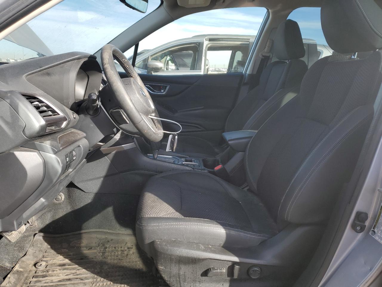 2021 Subaru Forester Premium Серебряный vin: JF2SKAFC5MH537935