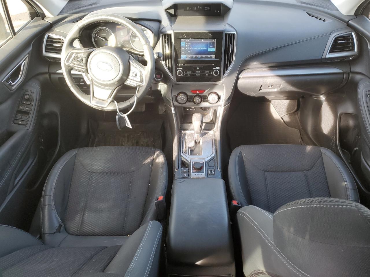 2021 Subaru Forester Premium Серебряный vin: JF2SKAFC5MH537935