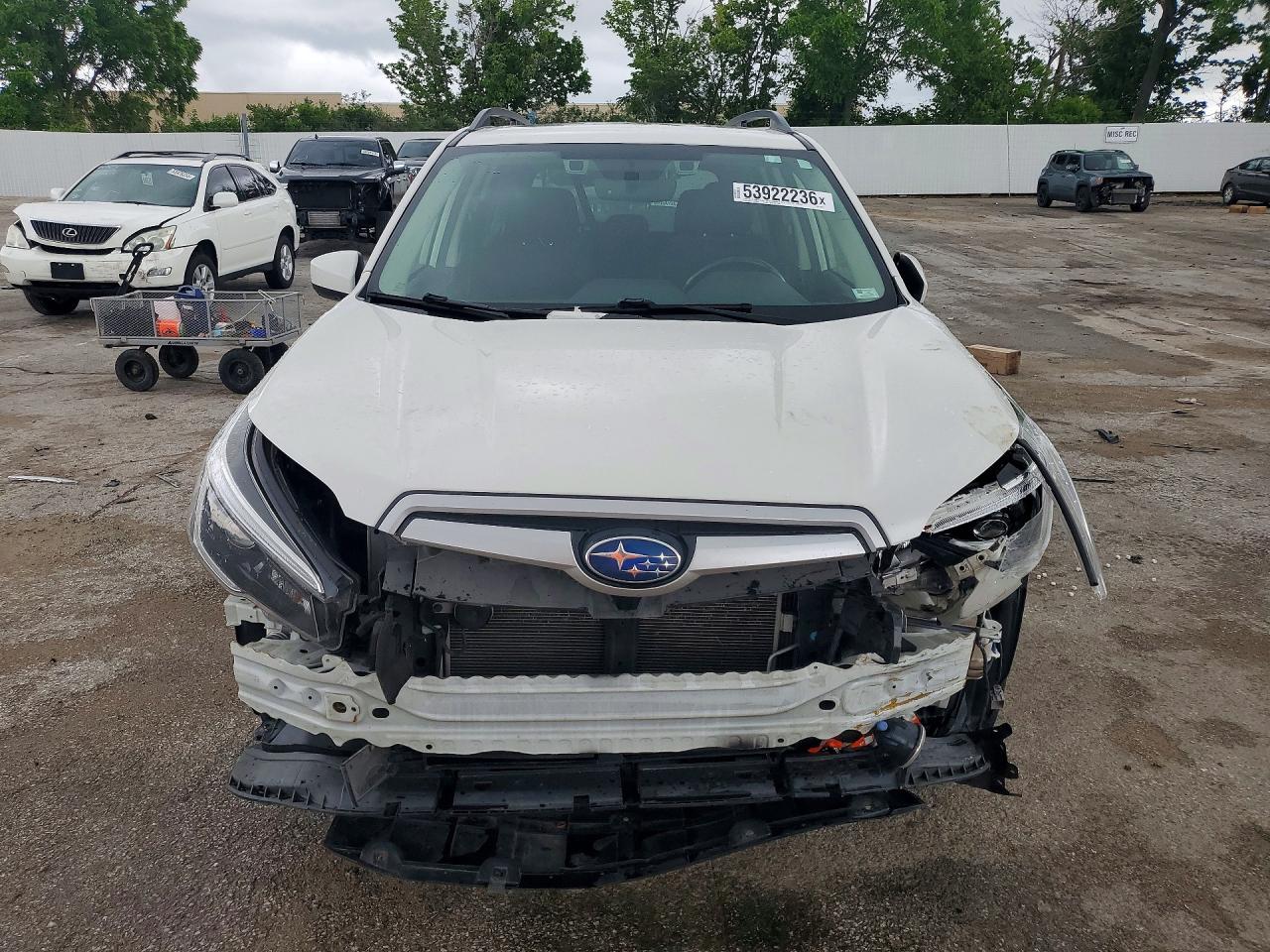 2021 Subaru Forester Premium White vin: JF2SKAFC8MH429373