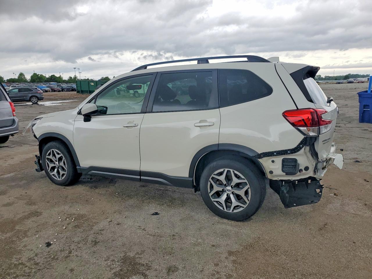 2021 Subaru Forester Premium White vin: JF2SKAFC8MH429373