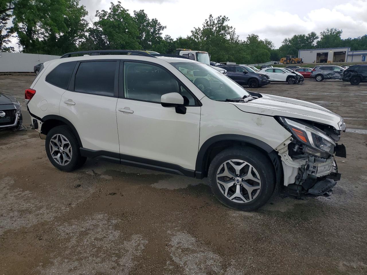 2021 Subaru Forester Premium White vin: JF2SKAFC8MH429373