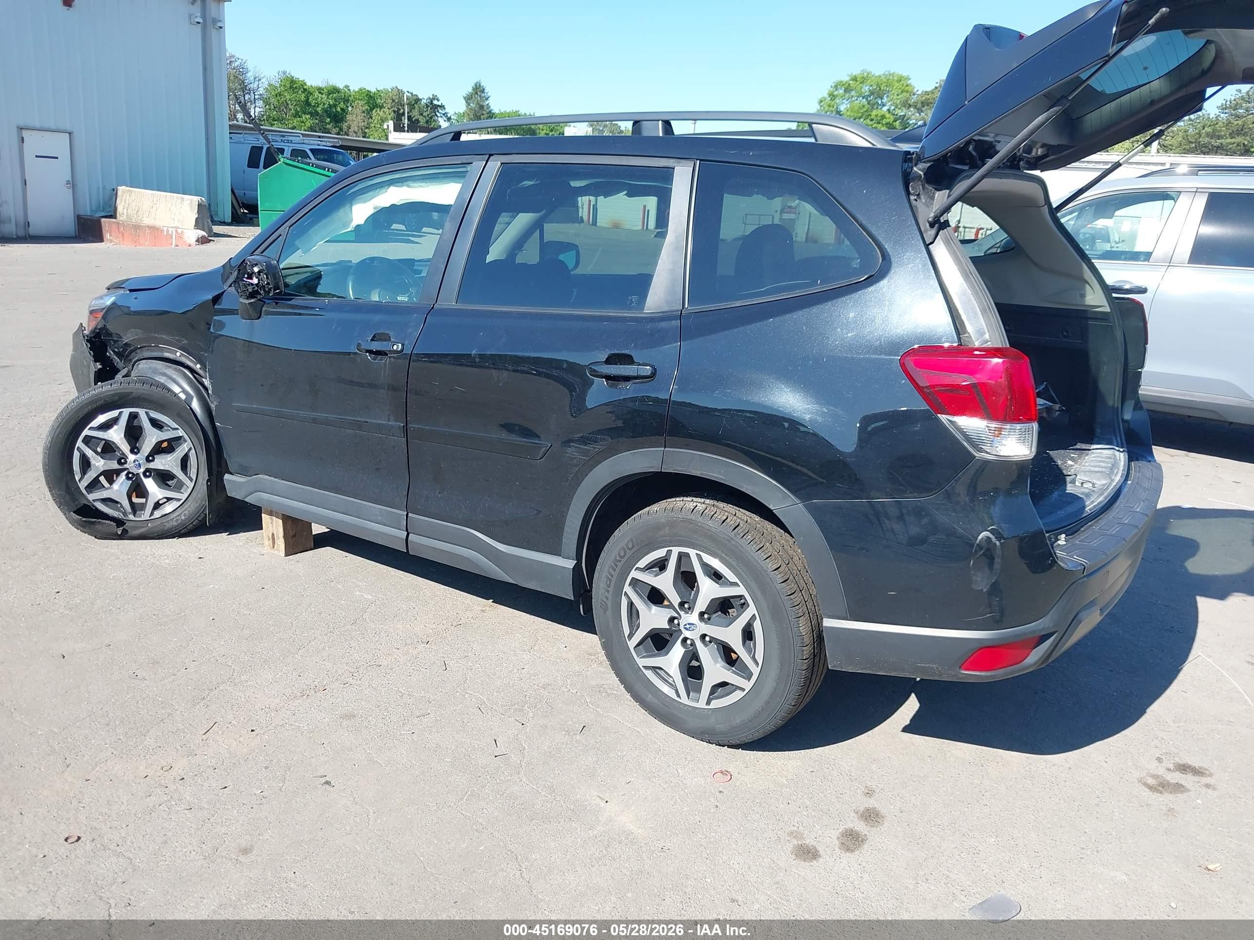 2020 Subaru Forester Premium Black vin: JF2SKAGC2LH581677