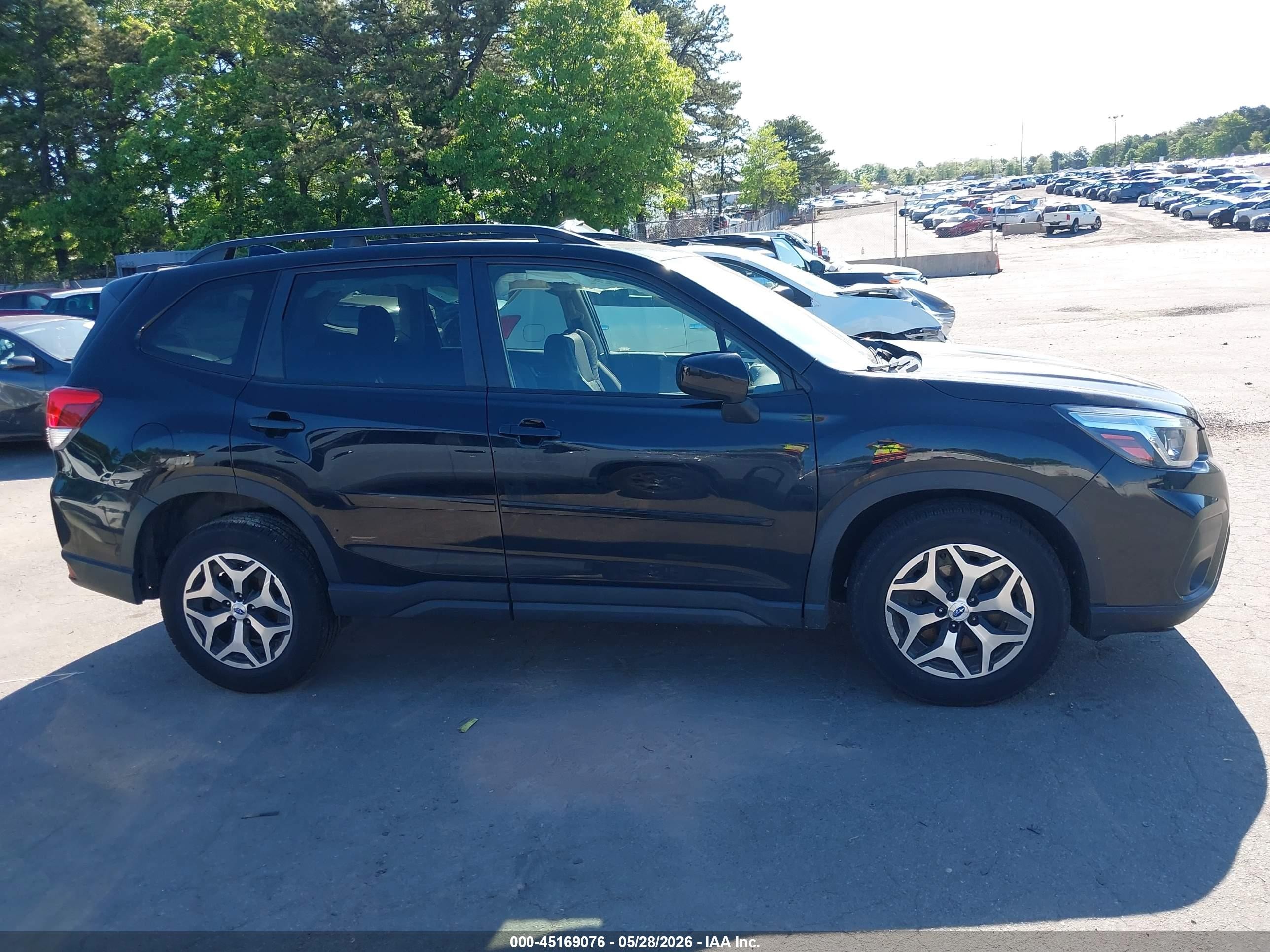 2020 Subaru Forester Premium Black vin: JF2SKAGC2LH581677