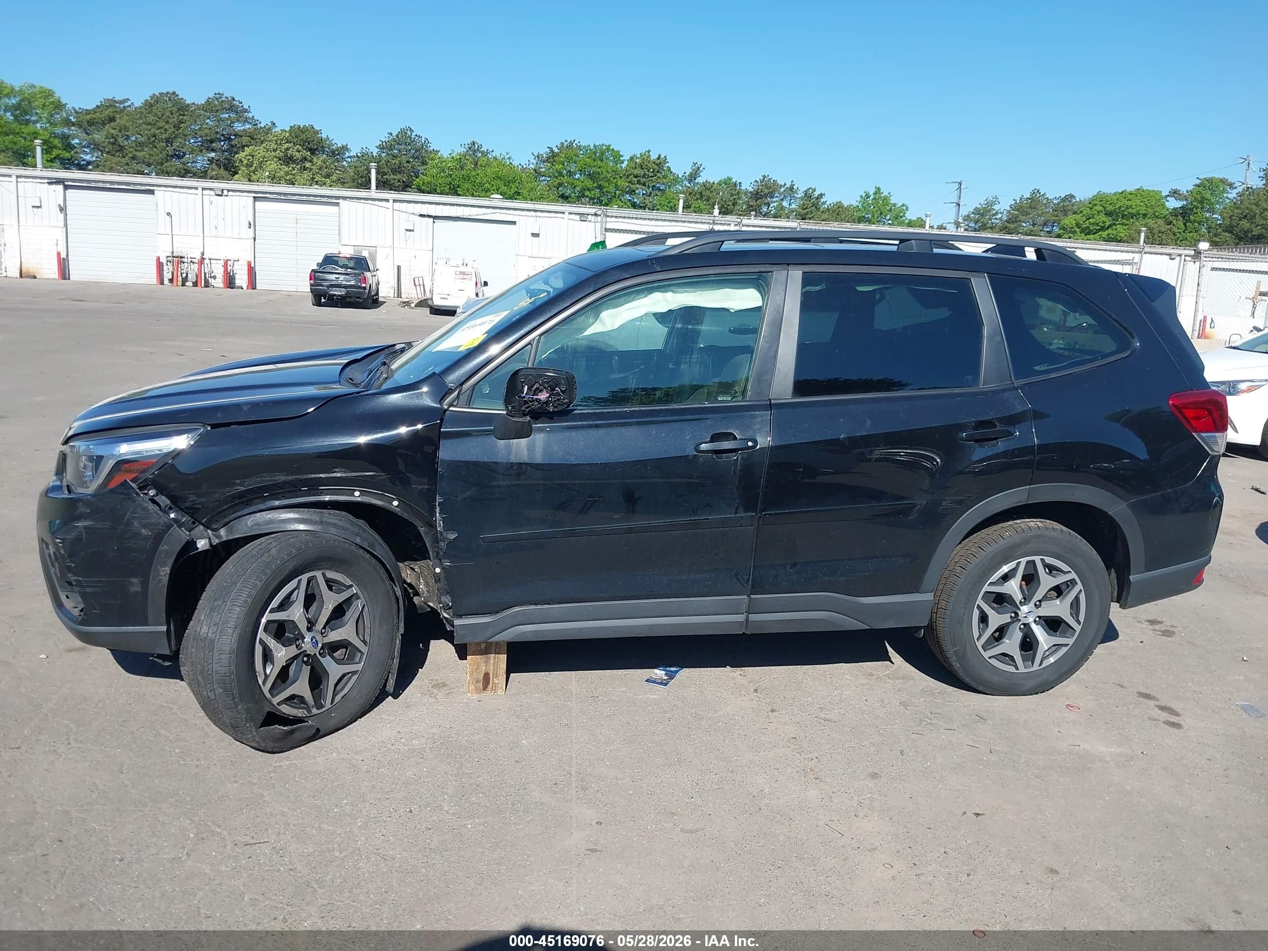 2020 Subaru Forester Premium Black vin: JF2SKAGC2LH581677