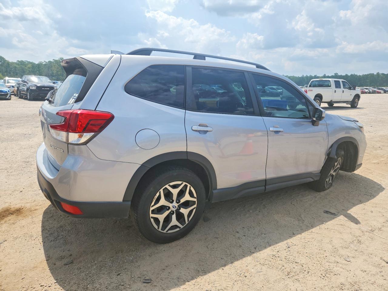 2020 Subaru Forester Premium Silver vin: JF2SKAGC3LH561907