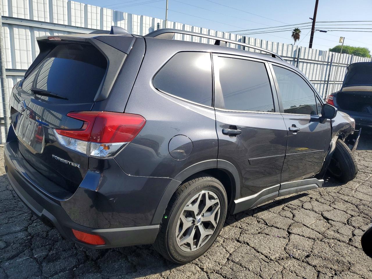 2019 Subaru Forester Premium Gray vin: JF2SKAGC7KH422801