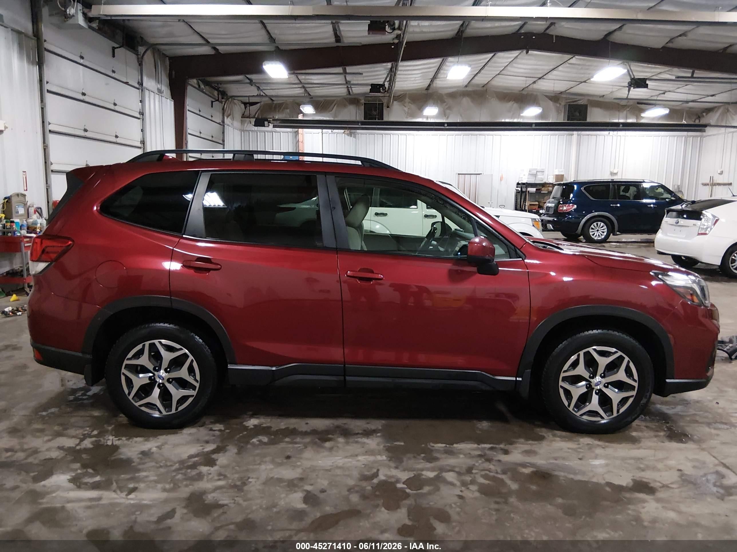 2019 Subaru Forester Premium Red vin: JF2SKAGC8KH409958