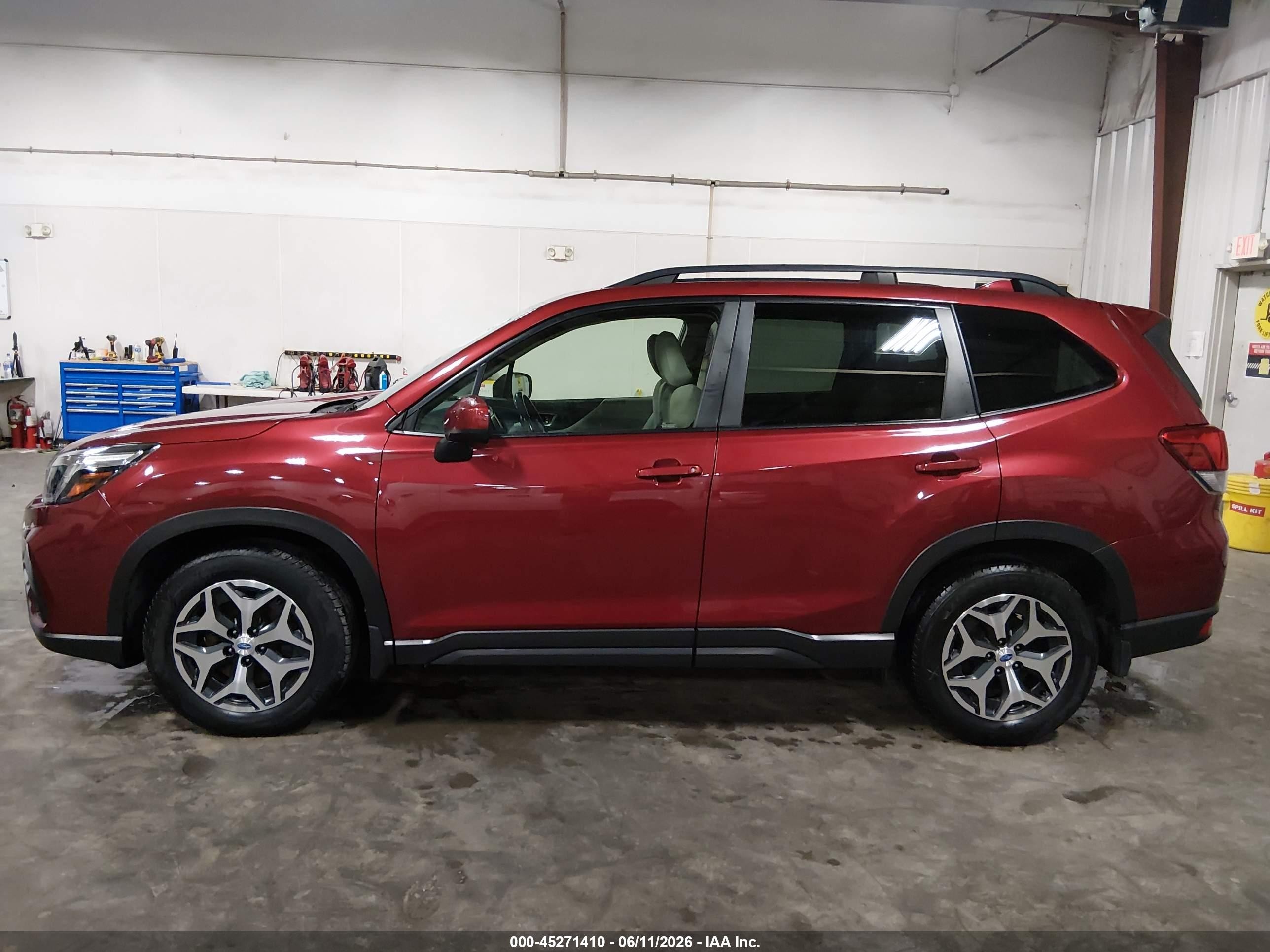 2019 Subaru Forester Premium Red vin: JF2SKAGC8KH409958