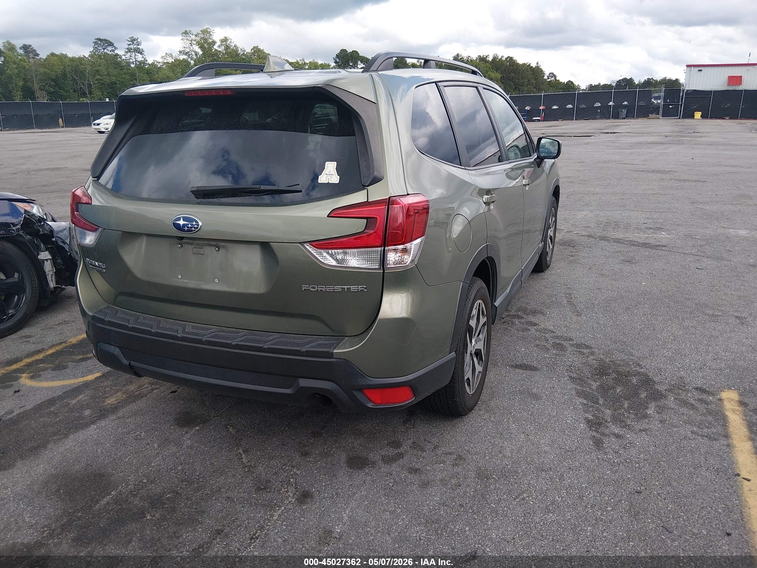 2019 Subaru Forester Premium Зеленый vin: JF2SKAGC8KH508974