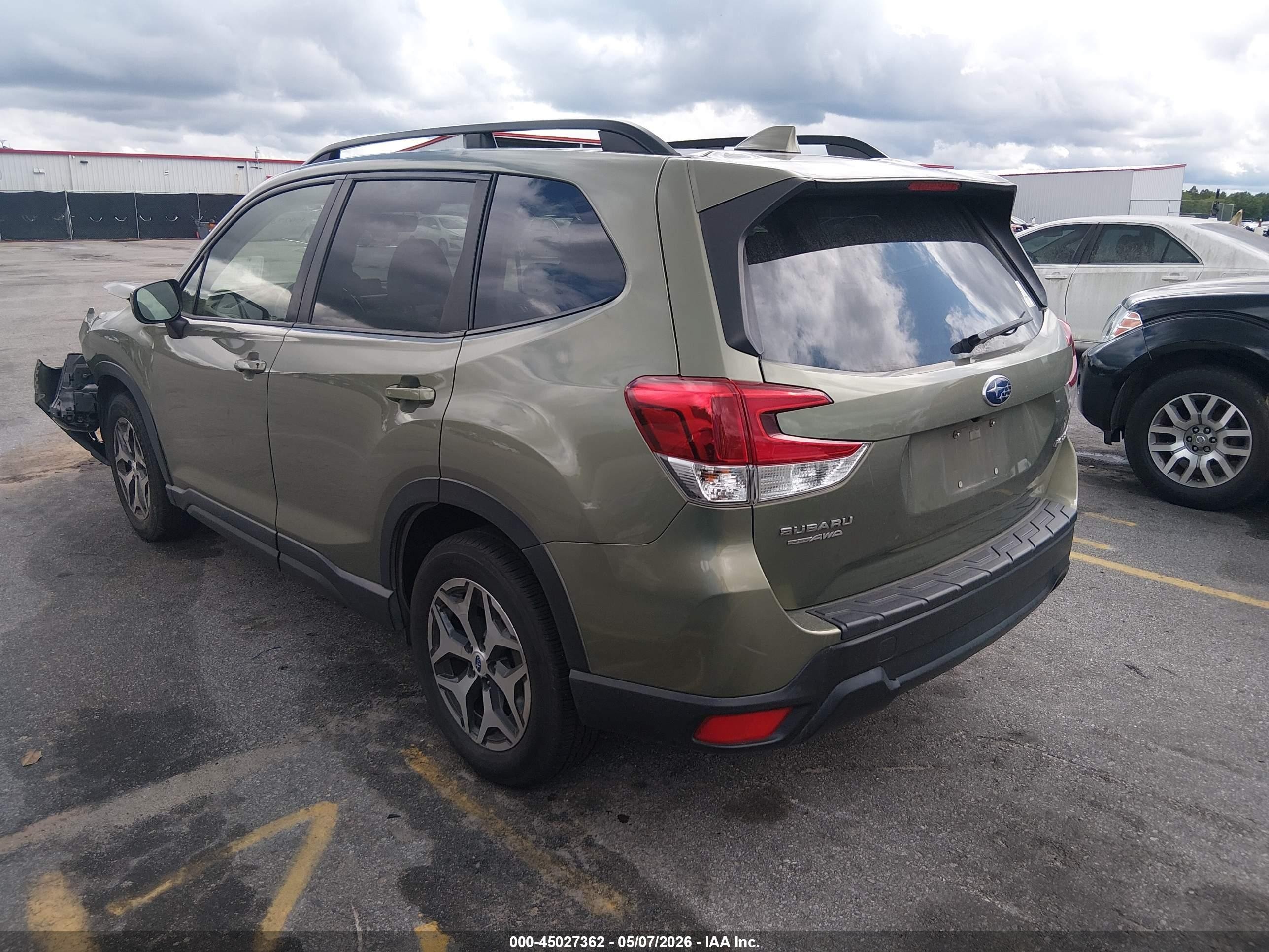 2019 Subaru Forester Premium Зеленый vin: JF2SKAGC8KH508974