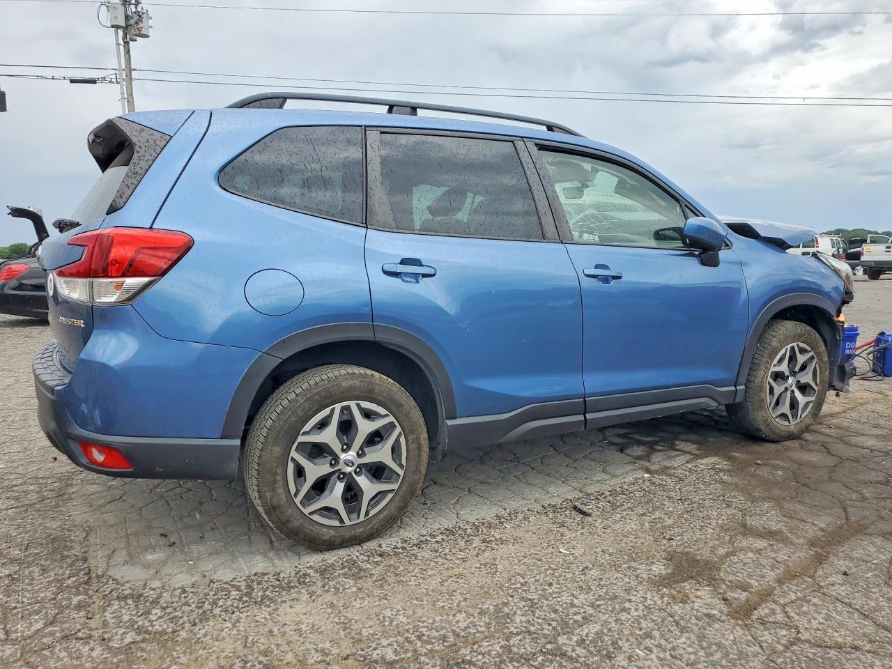 2021 Subaru Forester Premium Blue vin: JF2SKAJC1MH408226