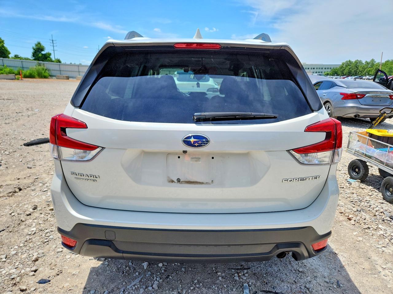 2021 Subaru Forester Premium White vin: JF2SKAJC2MH488958