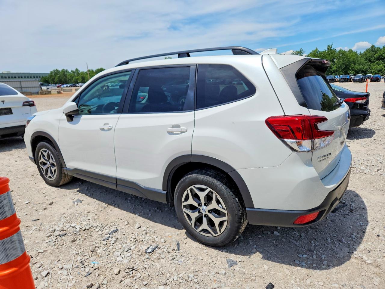 2021 Subaru Forester Premium White vin: JF2SKAJC2MH488958