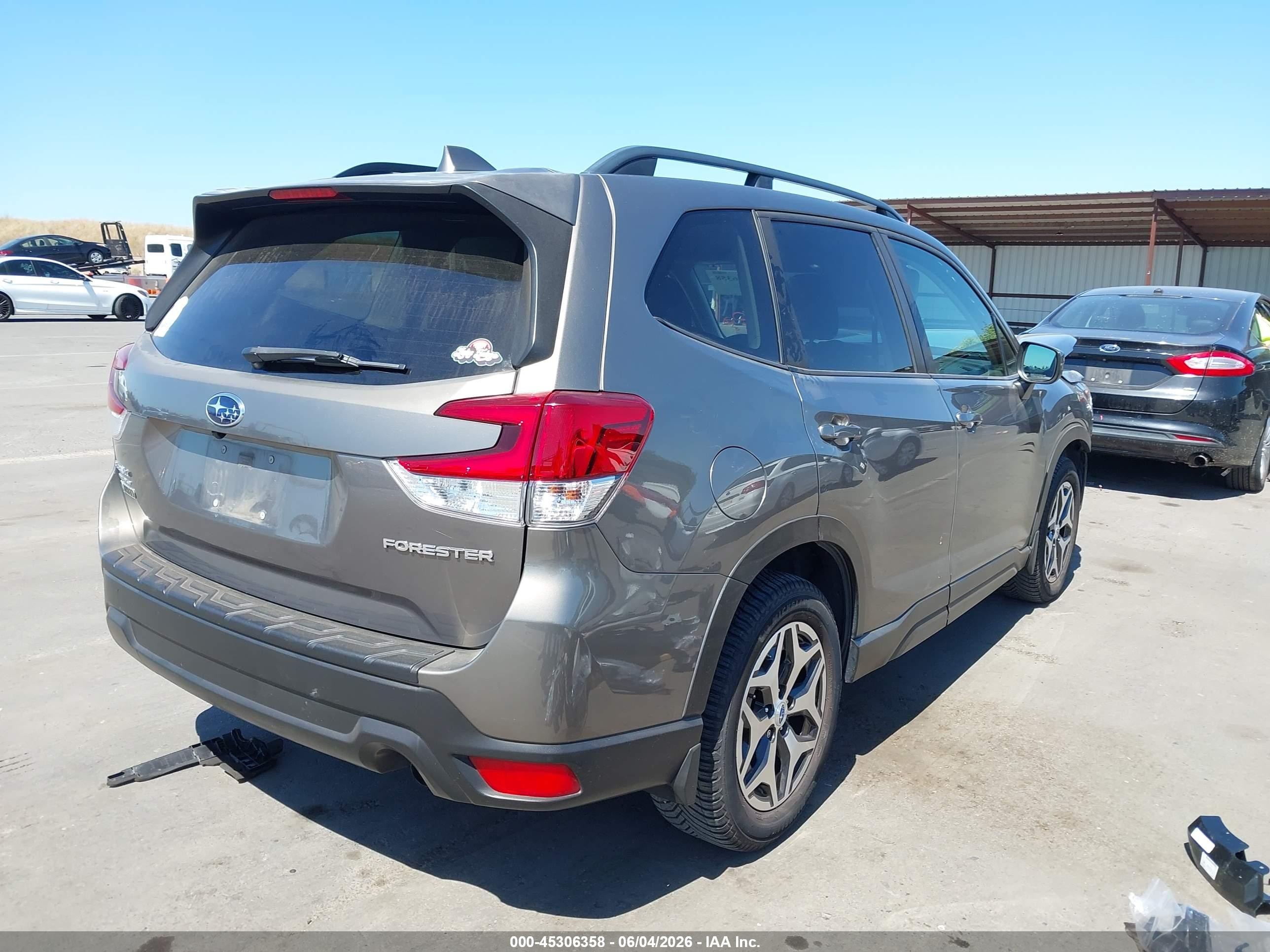 2020 Subaru Forester Premium Gray vin: JF2SKAJC3LH403138