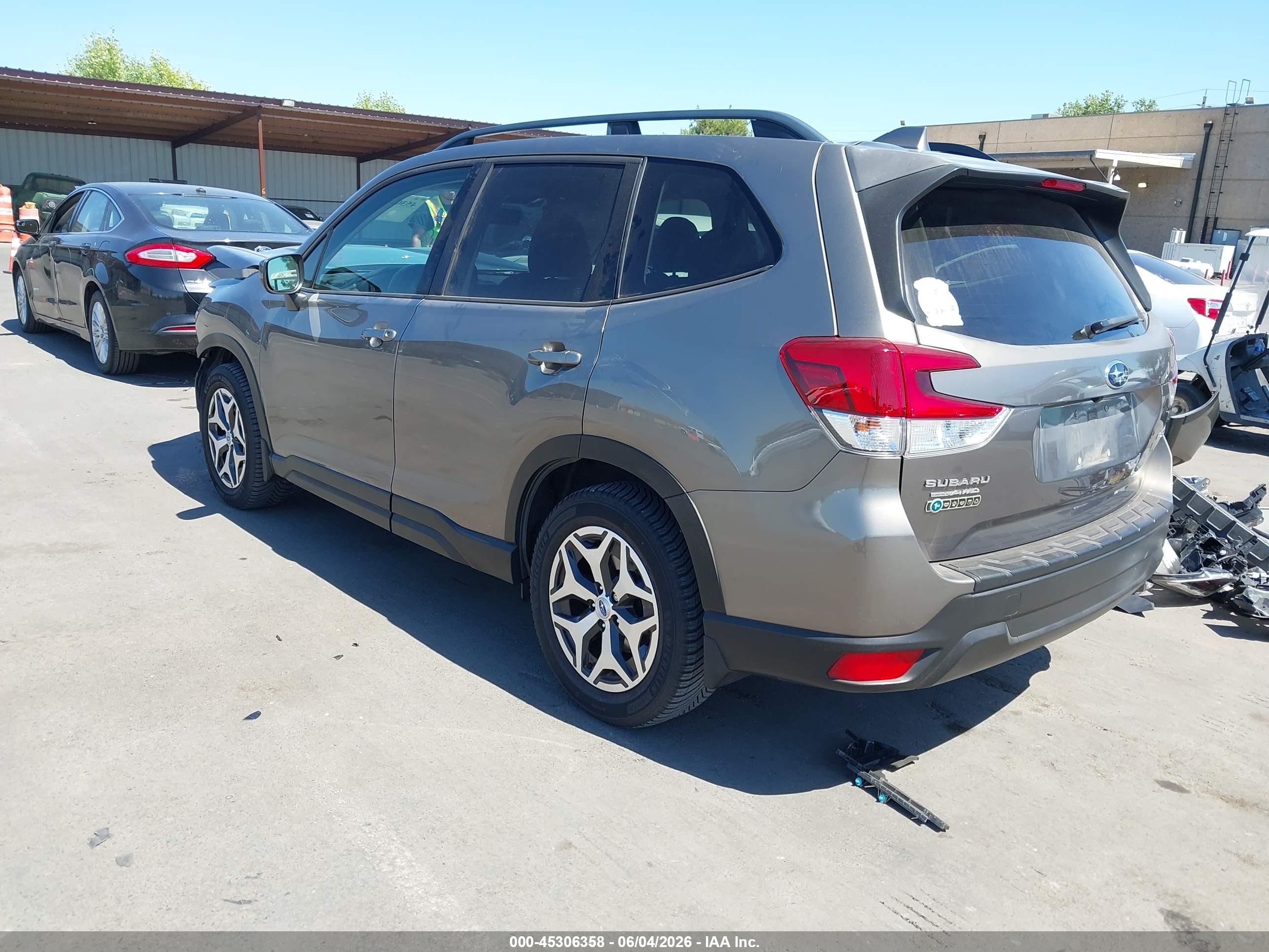 2020 Subaru Forester Premium Gray vin: JF2SKAJC3LH403138