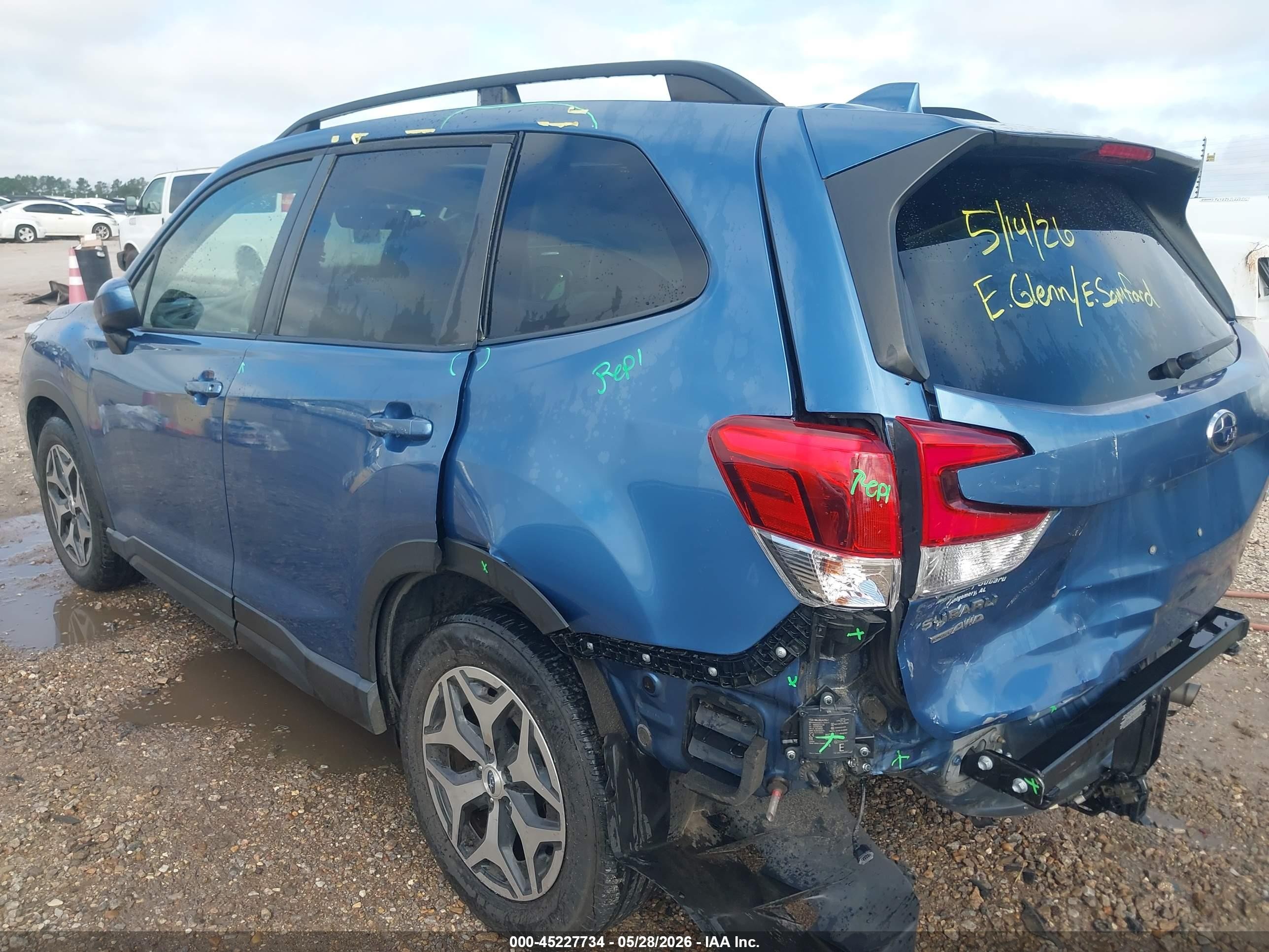 2020 Subaru Forester Premium Синий vin: JF2SKAJC3LH537230