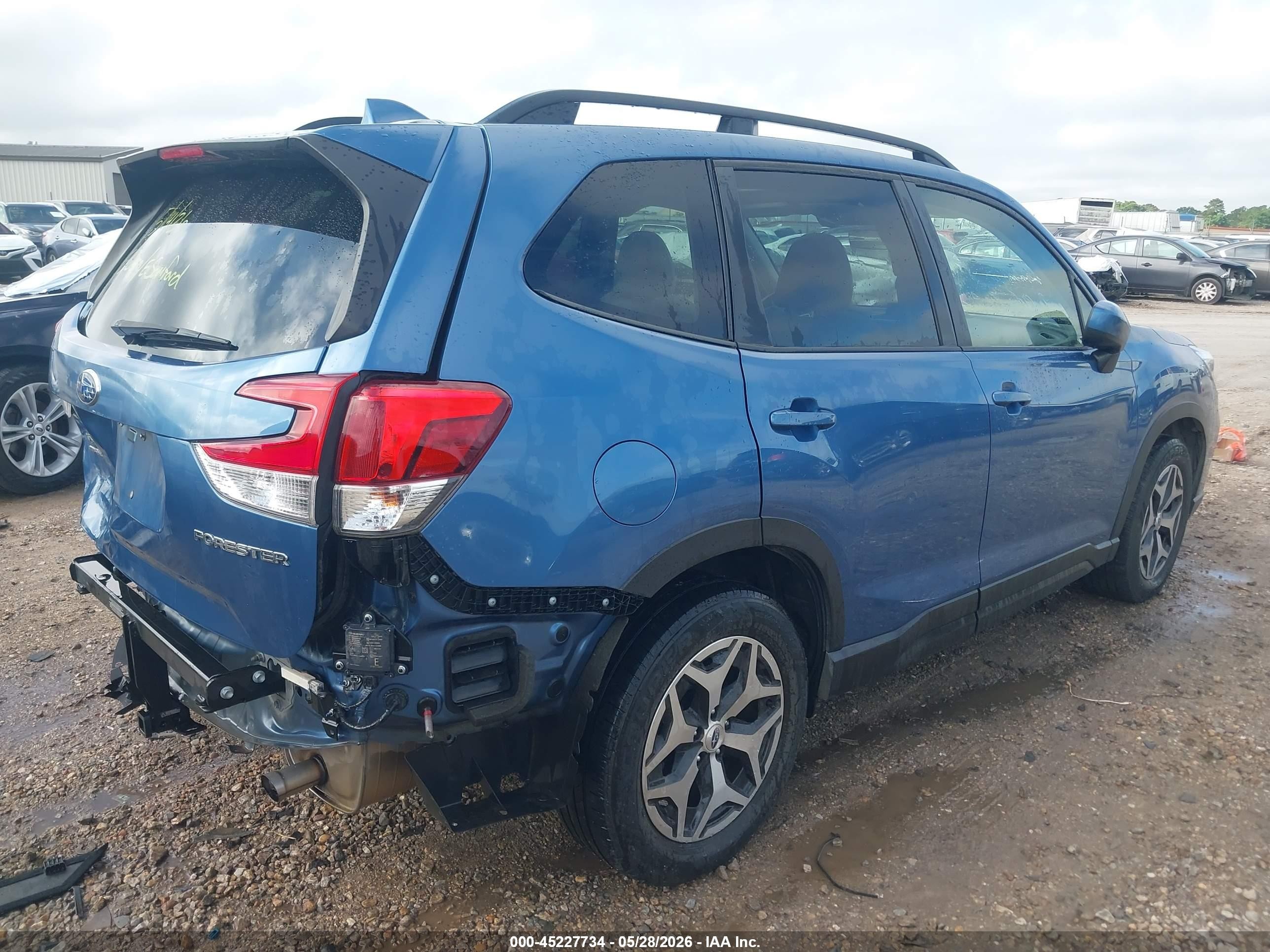 2020 Subaru Forester Premium Синий vin: JF2SKAJC3LH537230