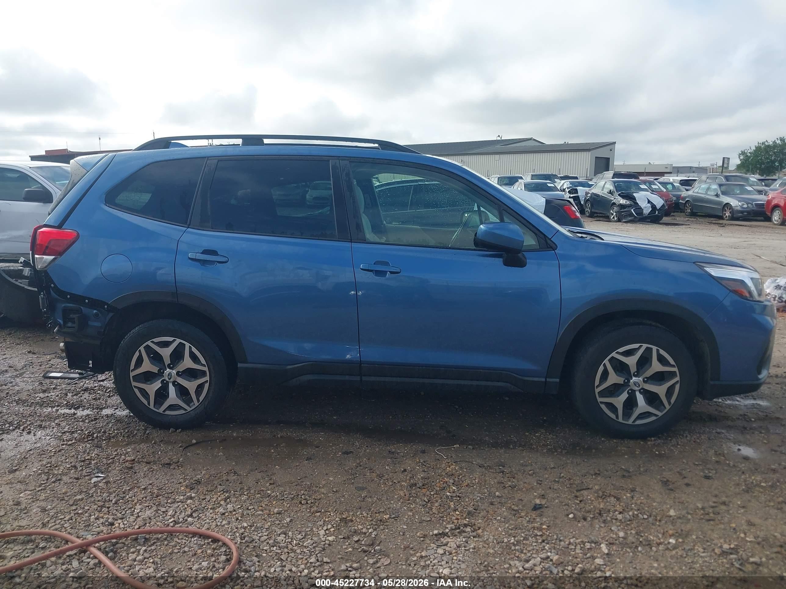 2020 Subaru Forester Premium Синий vin: JF2SKAJC3LH537230