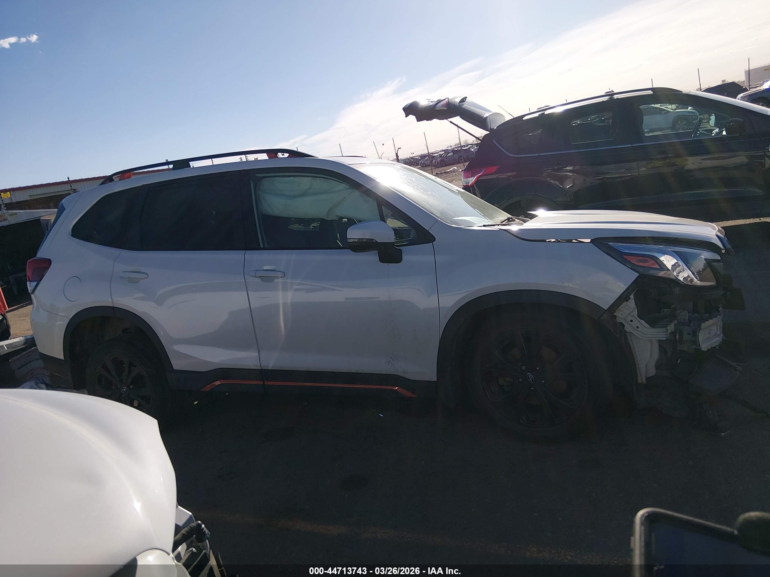 2022 Subaru Forester Sport White vin: JF2SKAJC5NH506967