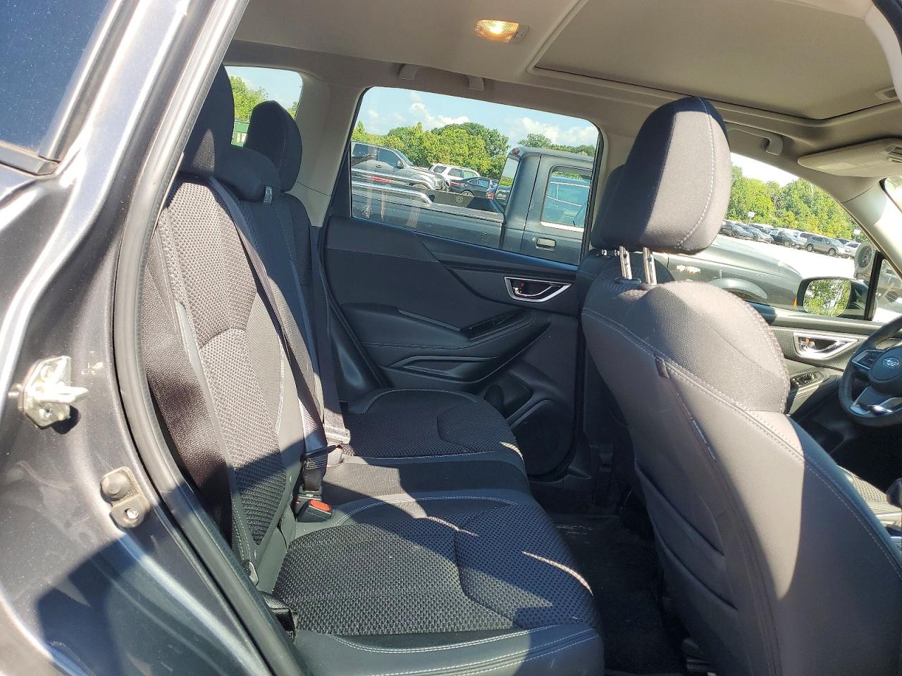 2021 Subaru Forester Premium Серый vin: JF2SKAJC7MH465479