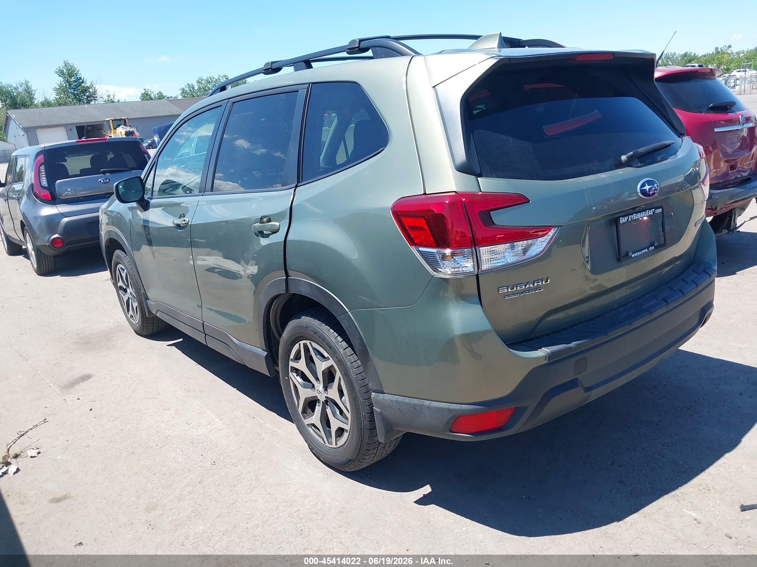 2021 Subaru Forester Premium Green vin: JF2SKAJC7MH593138