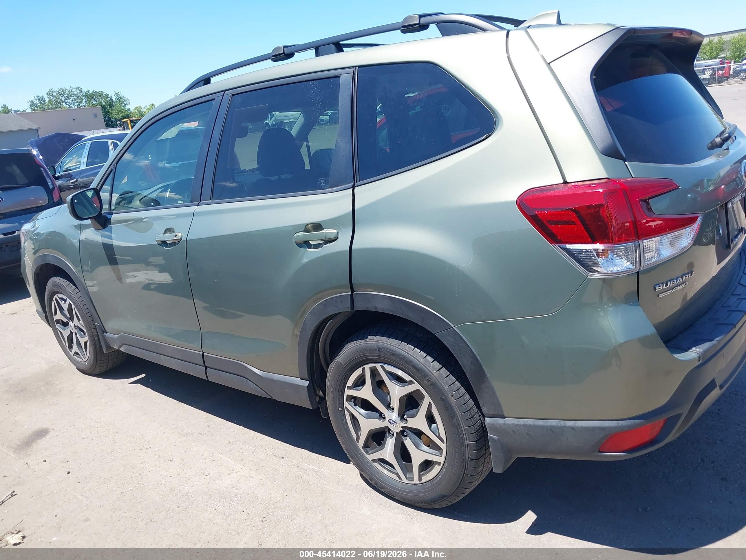 2021 Subaru Forester Premium Green vin: JF2SKAJC7MH593138
