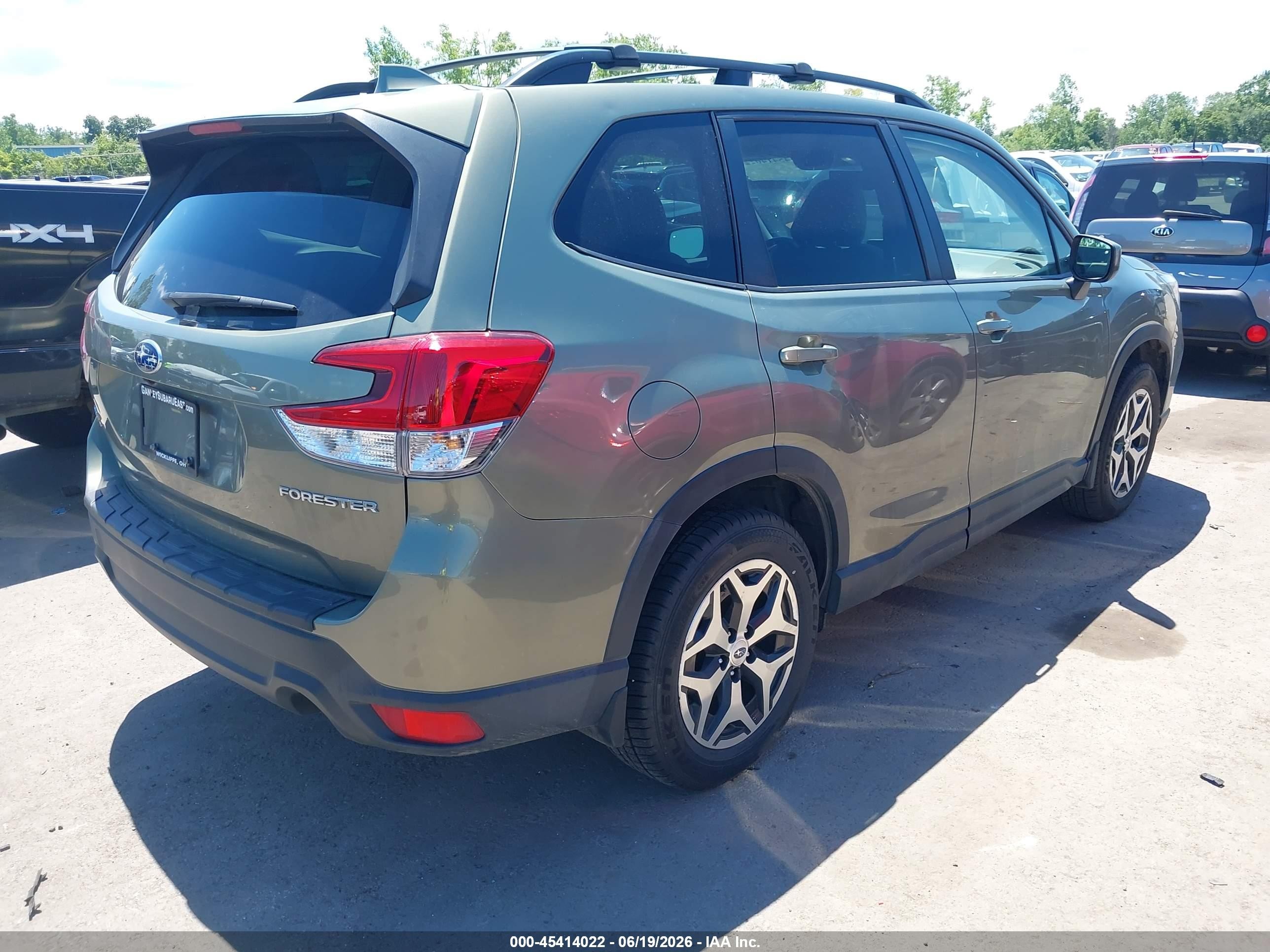 2021 Subaru Forester Premium Green vin: JF2SKAJC7MH593138