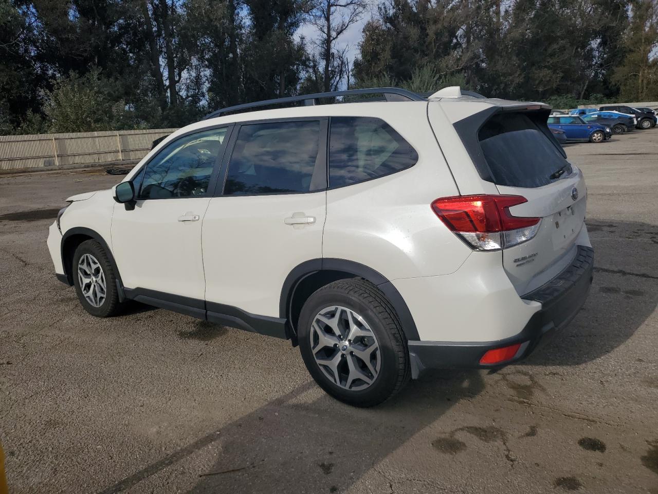 2021 Subaru Forester Premium Белый vin: JF2SKAJC8MH473414