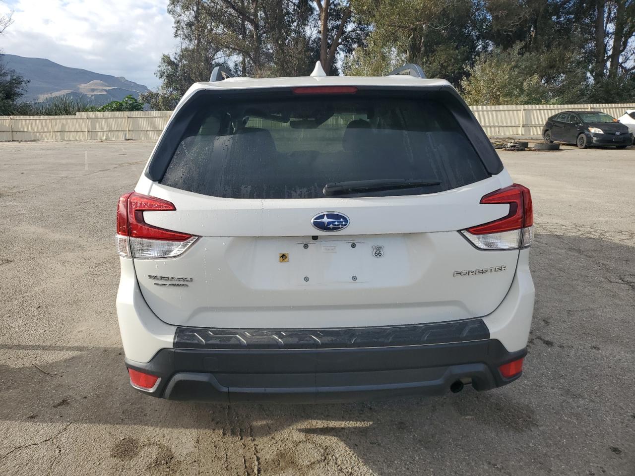 2021 Subaru Forester Premium Белый vin: JF2SKAJC8MH473414