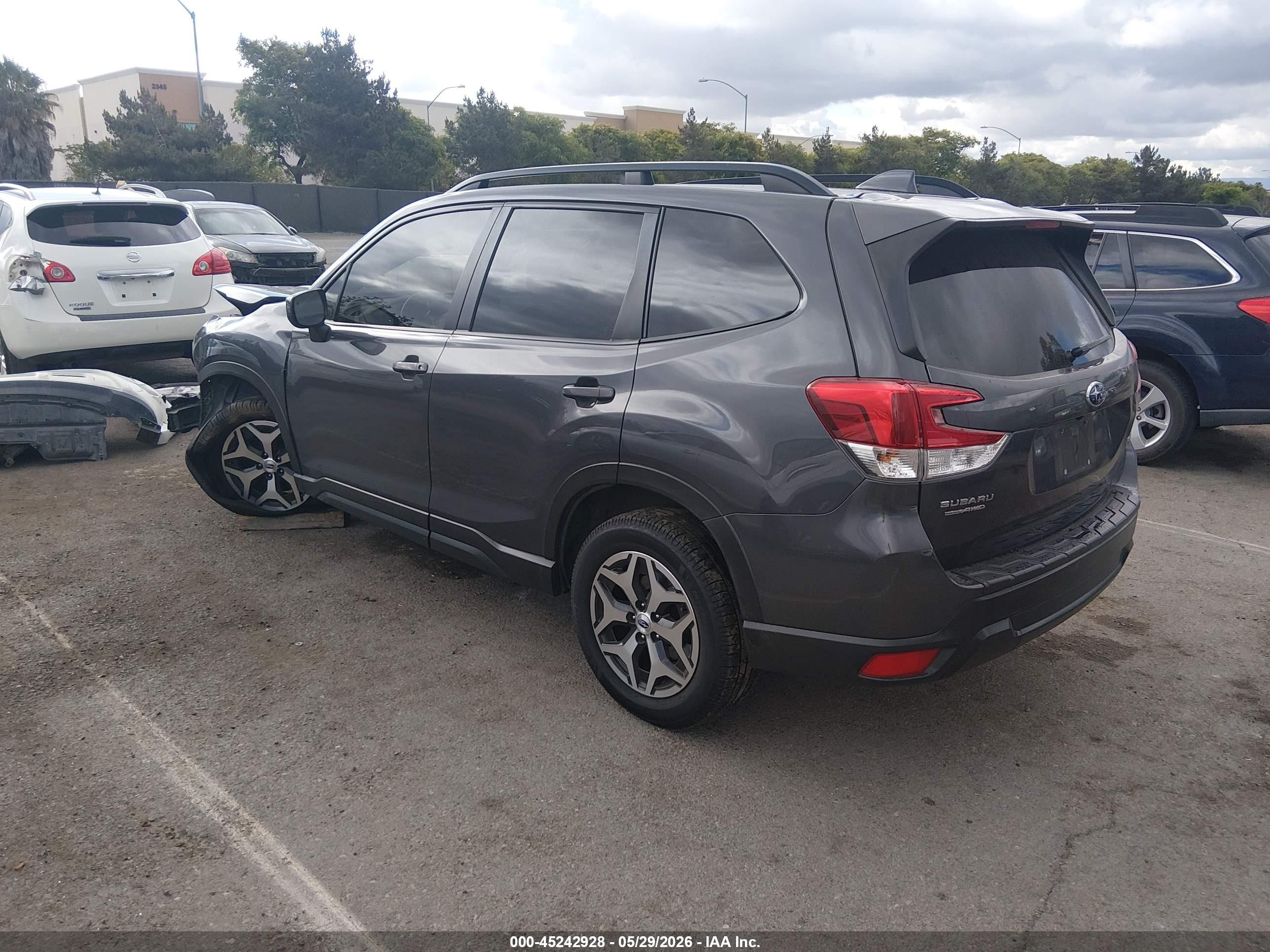 2021 Subaru Forester Premium Gray vin: JF2SKAJC8MH481318