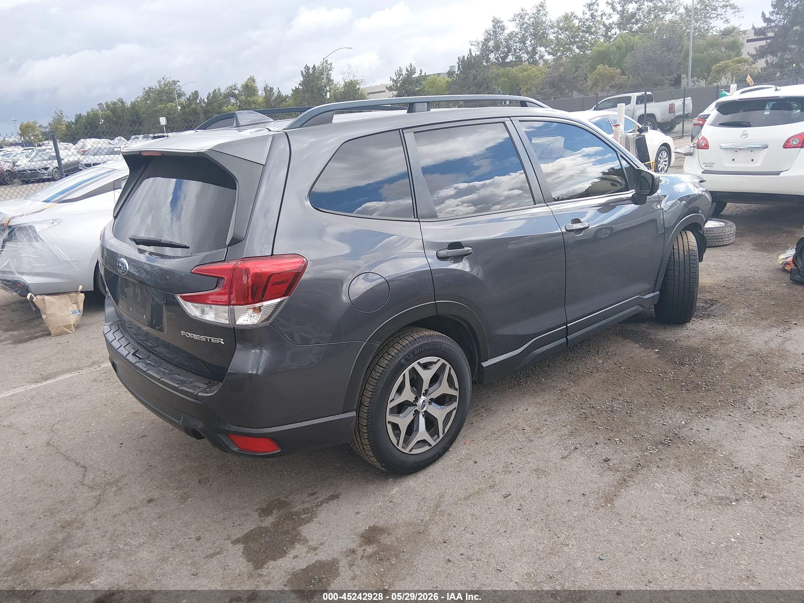 2021 Subaru Forester Premium Gray vin: JF2SKAJC8MH481318
