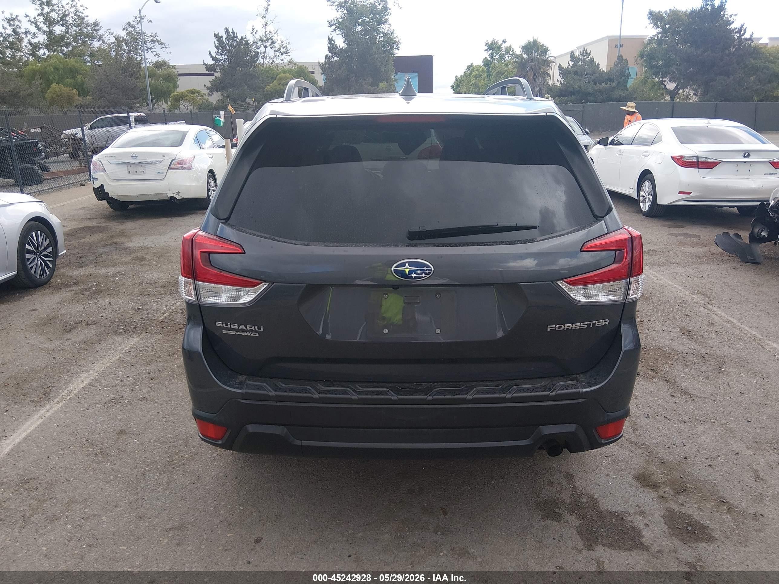 2021 Subaru Forester Premium Gray vin: JF2SKAJC8MH481318