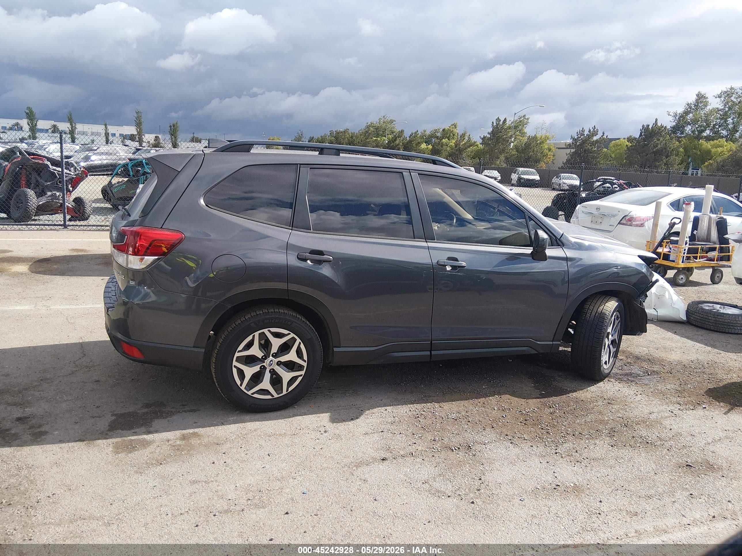 2021 Subaru Forester Premium Gray vin: JF2SKAJC8MH481318