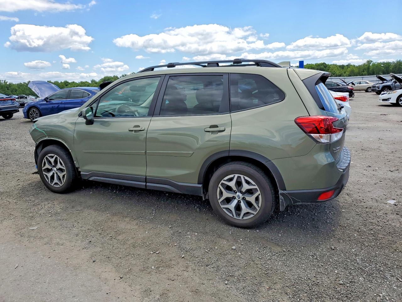 2021 Subaru Forester Premium Green vin: JF2SKAJC9MH466004