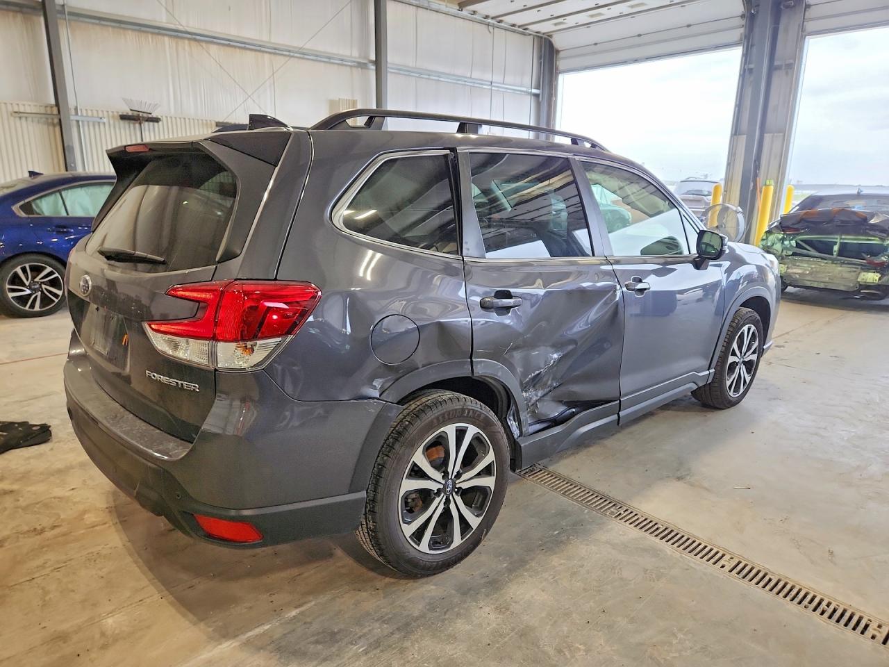 2024 Subaru Forester Limited Charcoal vin: JF2SKALC2RH515550