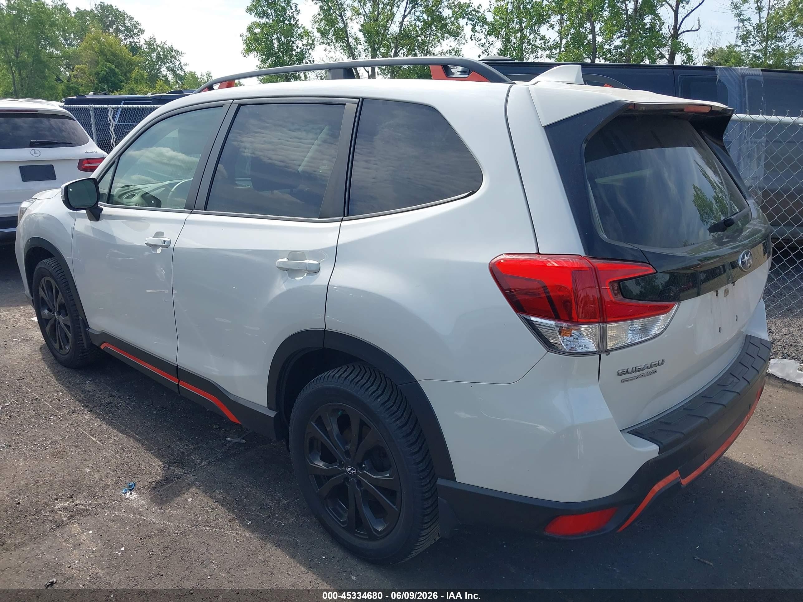 2020 Subaru Forester Sport White vin: JF2SKAMC1LH432682