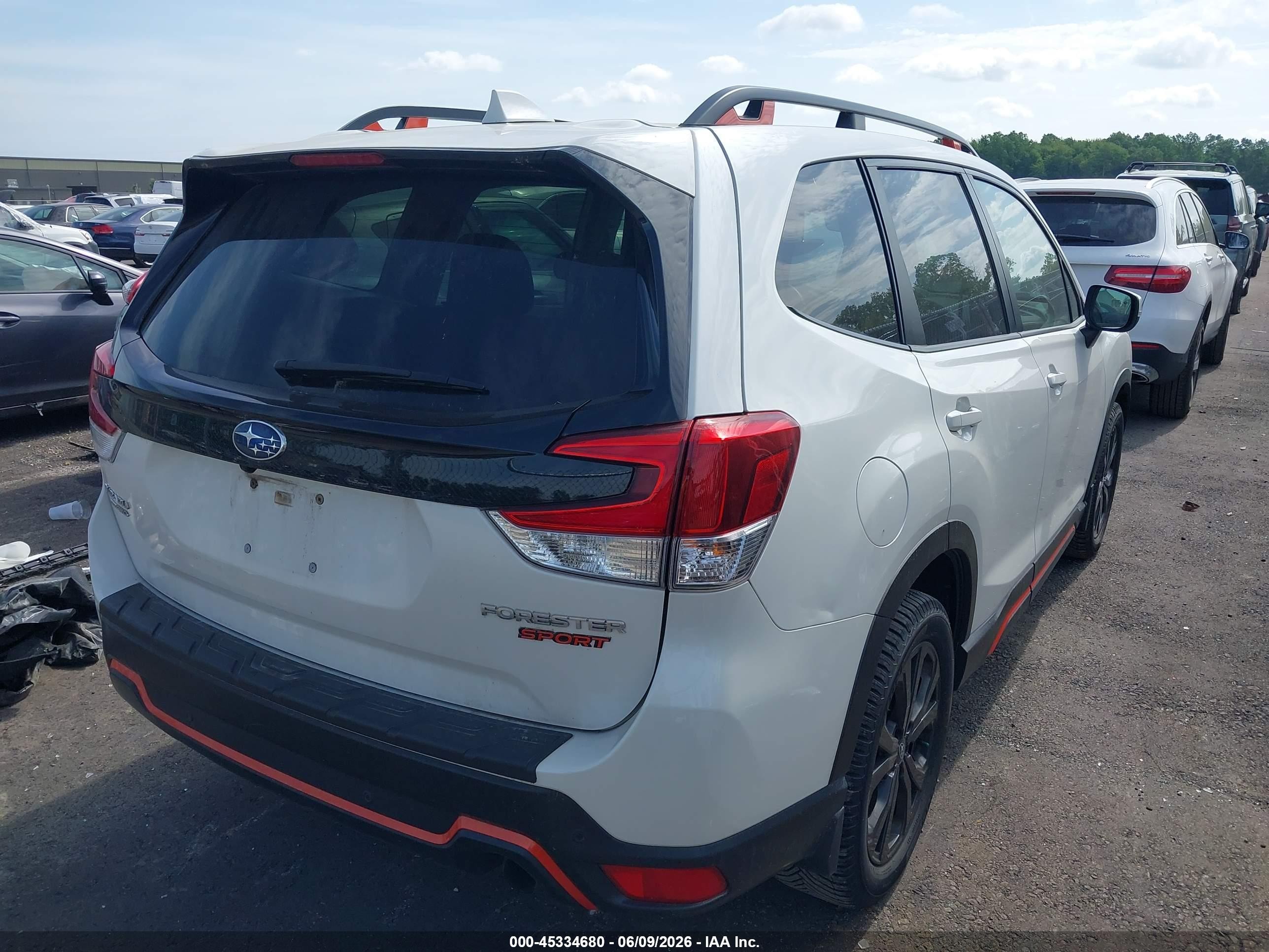 2020 Subaru Forester Sport White vin: JF2SKAMC1LH432682