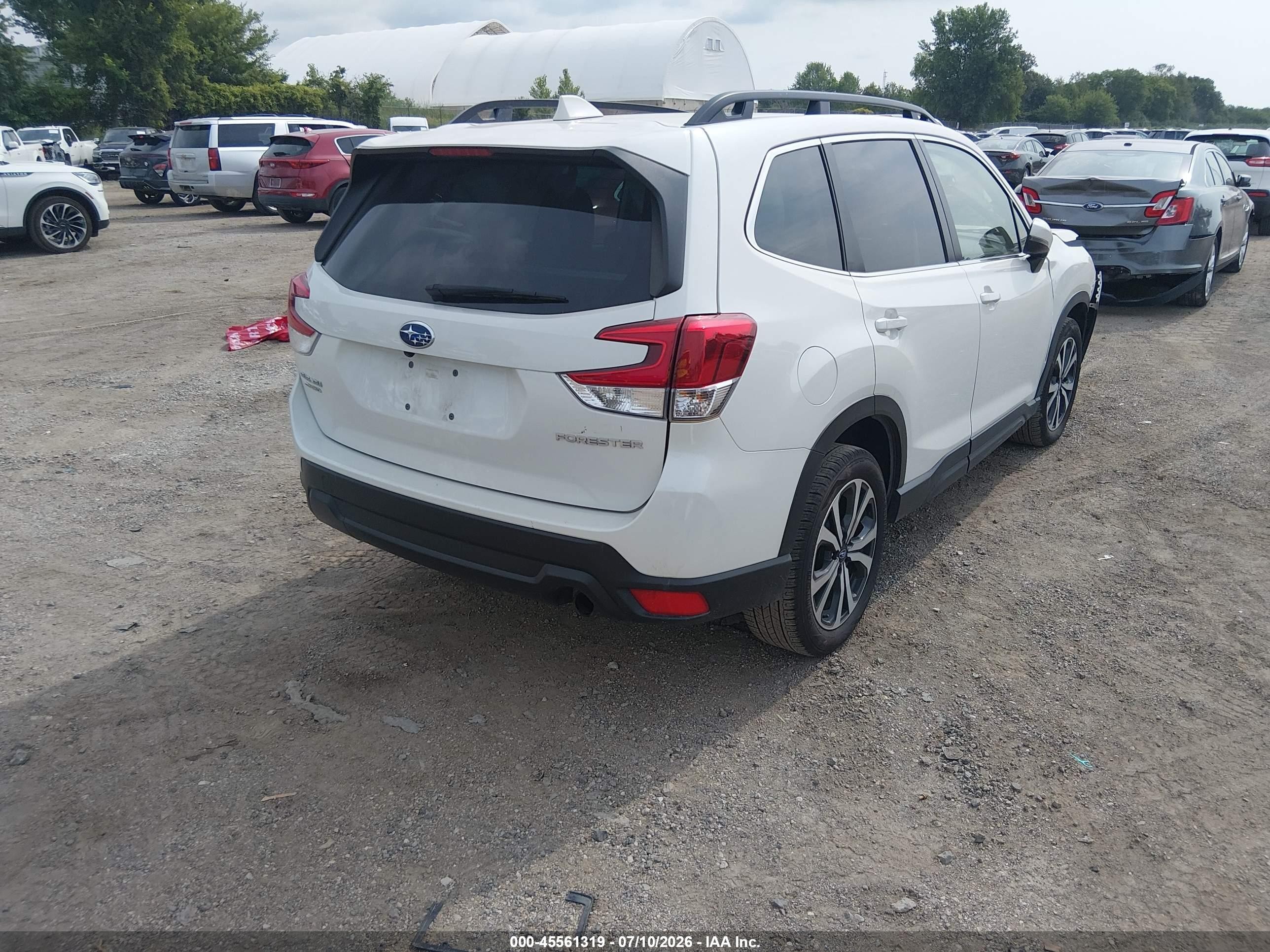 2023 Subaru Forester Limited White vin: JF2SKANC6PH440426