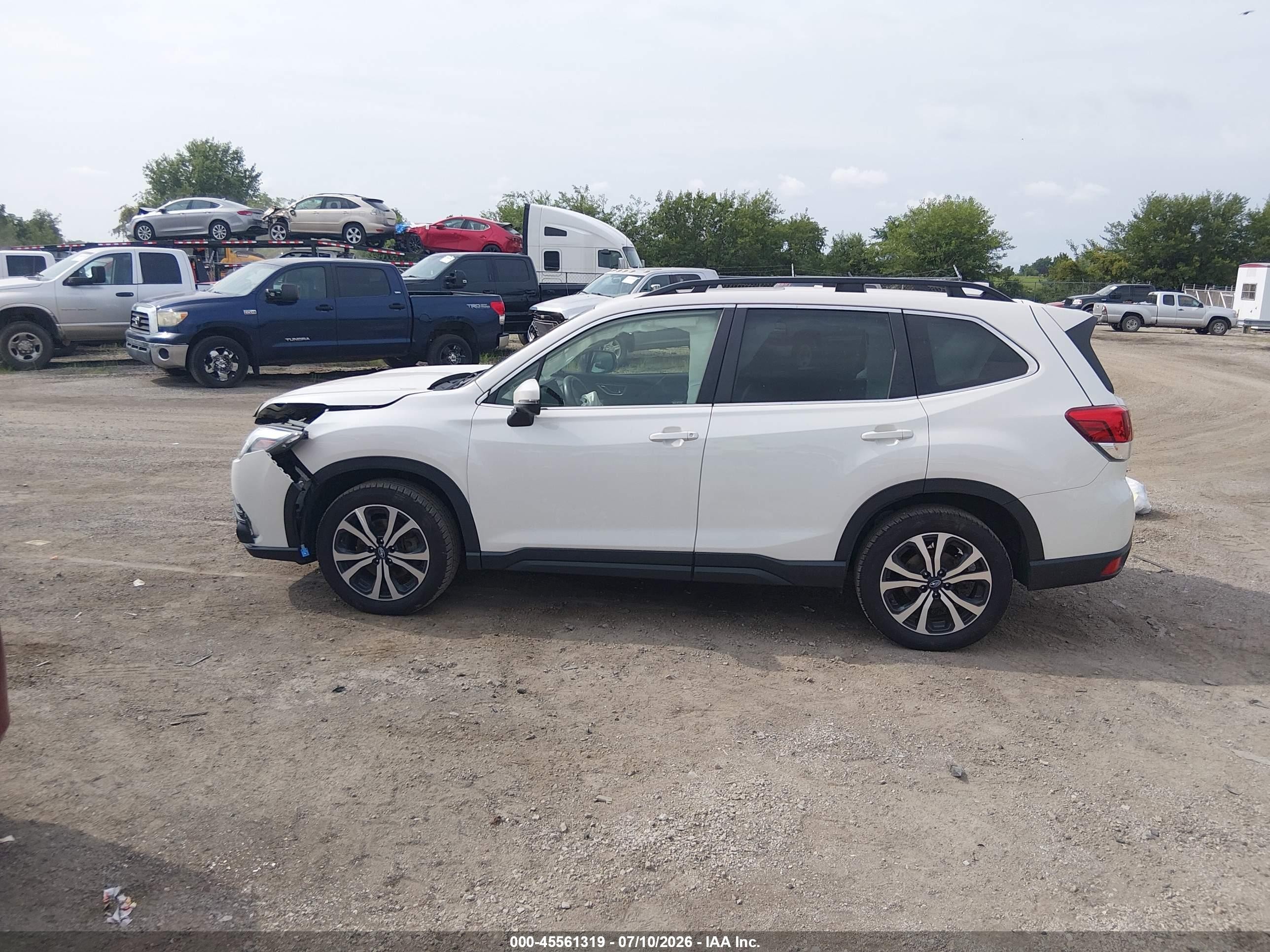 2023 Subaru Forester Limited White vin: JF2SKANC6PH440426