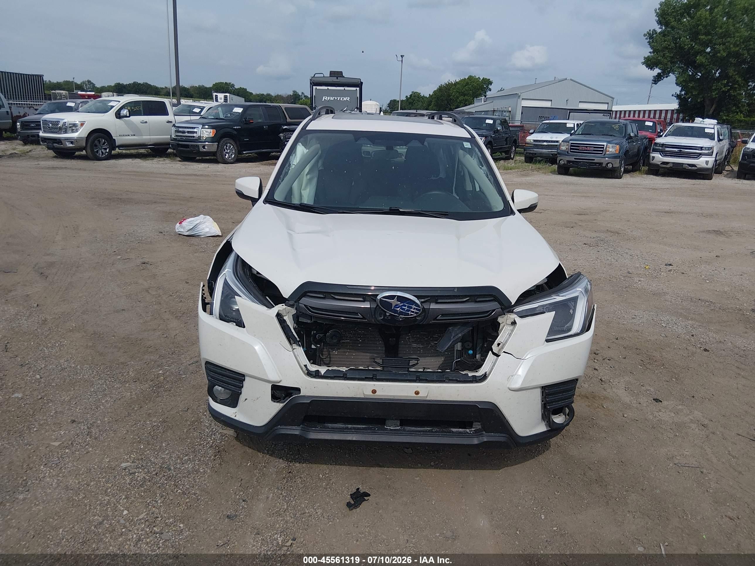 2023 Subaru Forester Limited White vin: JF2SKANC6PH440426
